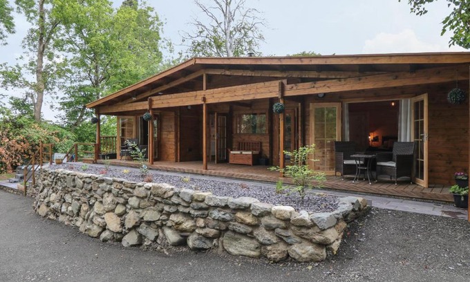 Bangor House | Bryn Derwen Lodge