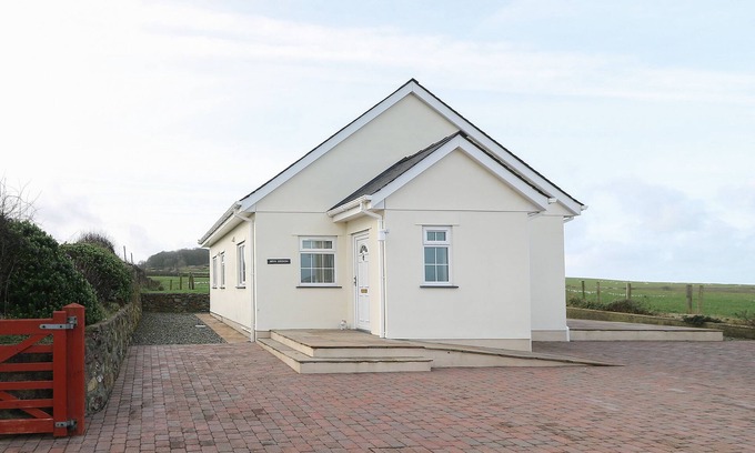 Garn Fadryn Cottage | BRYN EIDDON, family friendly, luxury holiday cottage in Aberdaron