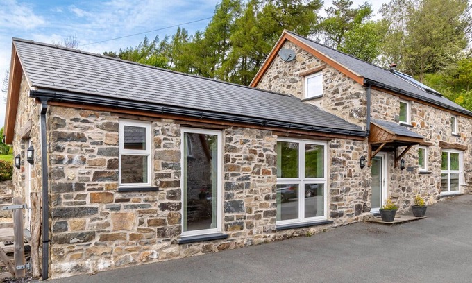 Derwen House | Bryn Eithin Bach - One Bedroom House, Sleeps 2