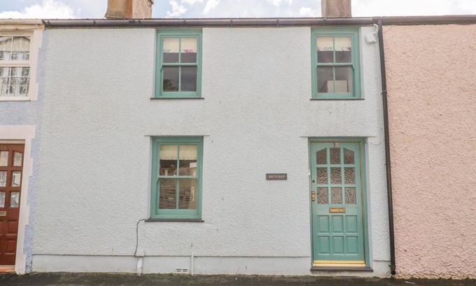 Beaumaris House | Bryn Haf, New Street