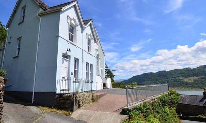 Bontddu House | Bryn Hyfryd in the beautiful Dolgellau