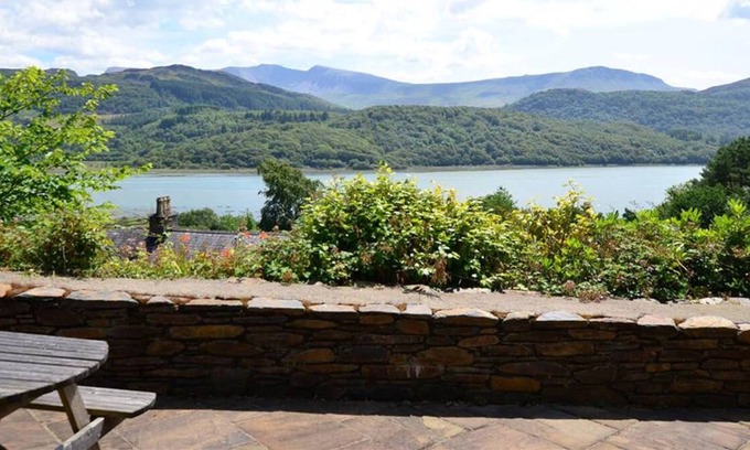 Bontddu House | Bryn Hyfryd in the beautiful Dolgellau
