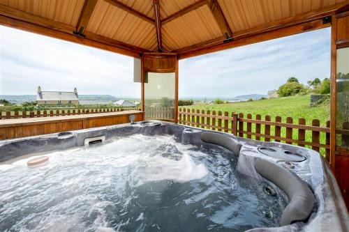 Mynytho Apartment | Bryn Refail Bach