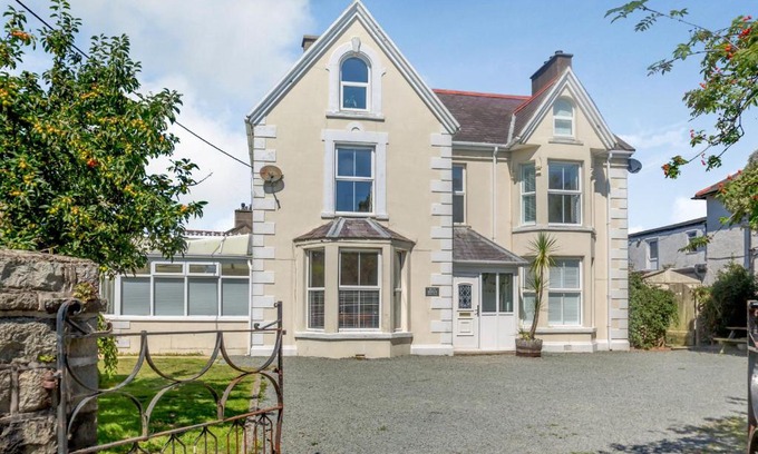 Nefyn House | Bryn Rhosyn