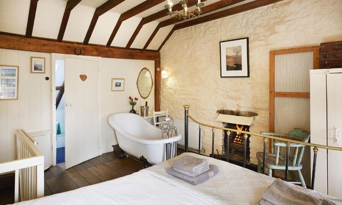 Blaencelyn House | Bryn-y-Gof
