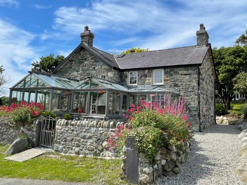 Dinas House | Bryncynan Fawr Farmhouse