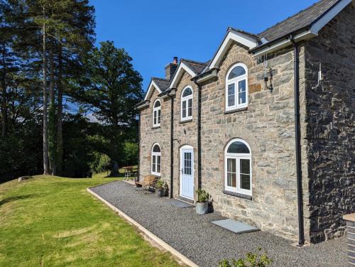 Llanfair Caereinion House | Brynderwen