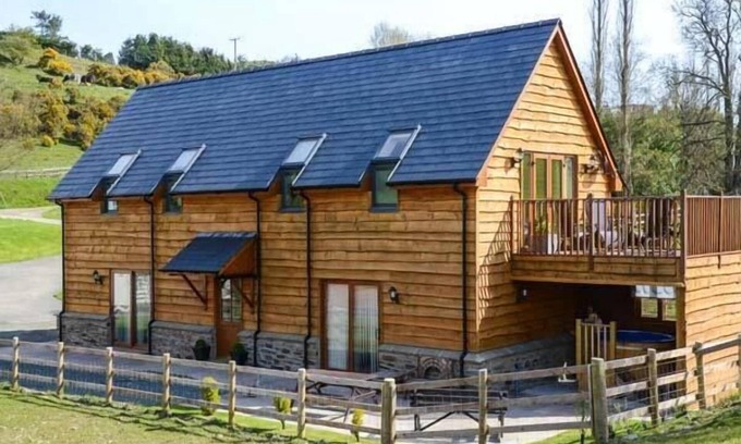 Howey Cottage | BRYNHIR FARM, family friendly, luxury holiday cottage in Howey