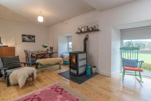 Bryn-crug House | Brynhoreb