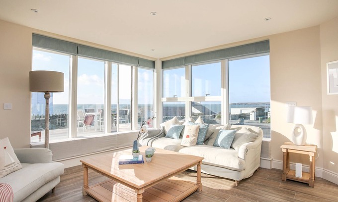 Trearddur Bay Cottage | Bryniau