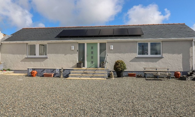 Llanfyrnach Cottage | BRYNTEG COTTAGE, family friendly, with a garden in Crymych