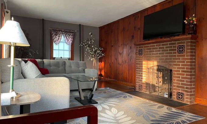 South Burlington House | BTV Charming 3-bedroom house