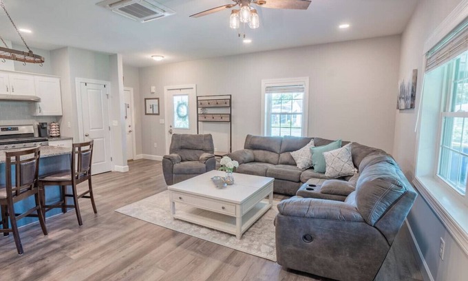 Mill Pond Acres Apartment | Bubba & Banjo's Garage Apt