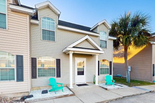 Palms House | Bubbles Up