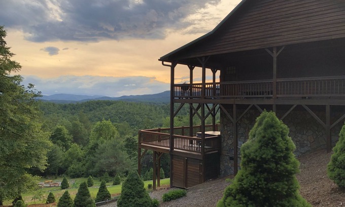 Purlear House | Buck Mountain Getaway - Stunning views, hot tub, fireplace. Nearby Boone.