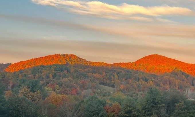 Cullowhee House | Bucket List WNC Fall Foliage from our Deck Lake Glenville Pvt Rd KingBed DogYard