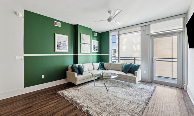Garden Hills Apartment | Buckhead Apartment Free Parking, Balcony, Gym, and Pool Included