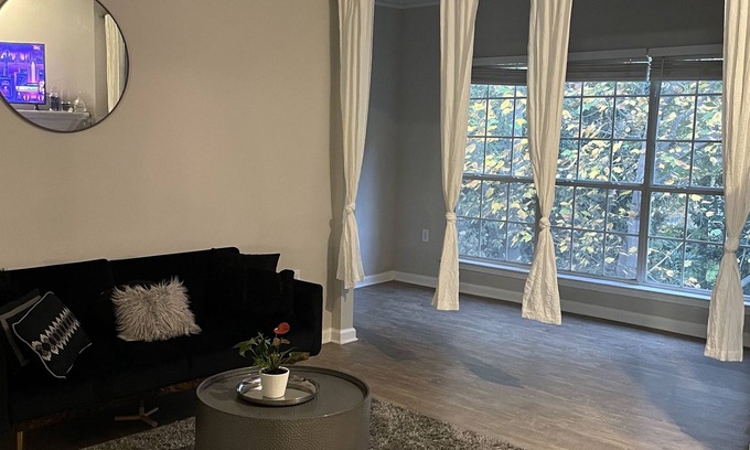 Lindridge-Martin Manor House | Buckhead ATL stays 2/bed 2/bath!