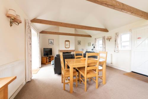 West Milton House | Buckingham Cottage - Lancombes House