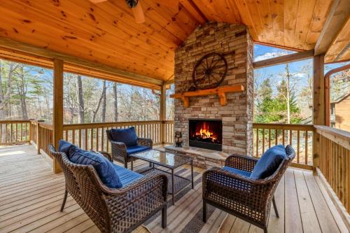Ellijay Villa | Bucks Bear Lodge - Fireplaces Wooded Views