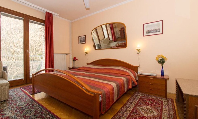 Castle Hill Bed & Breakfast | Budavar Bed and Breakfast