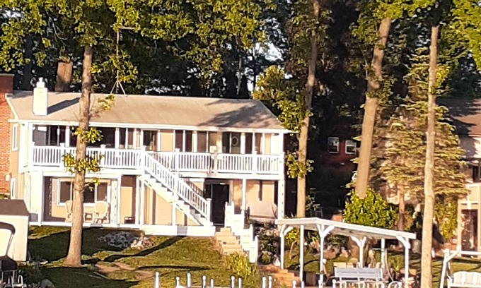 Harrison Cottage | BUDD LAKE AWAITS YOU!