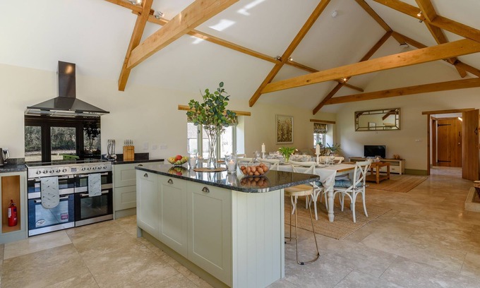 Dyrham Cottage | Budding - sleeps 8 guests in 4 bedrooms