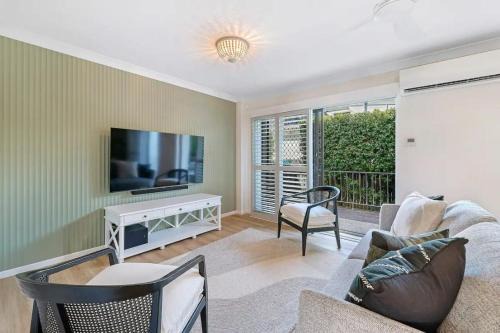 Surfers Paradise Villa | Budds Villa 2 By Khove