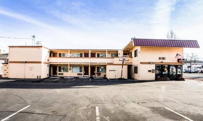City Center Medford Hotel | Budget Inn of America