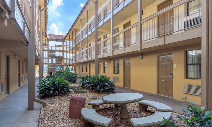 Marietta Hotel | Budget Inn & Suite Atlanta Marietta Stadium