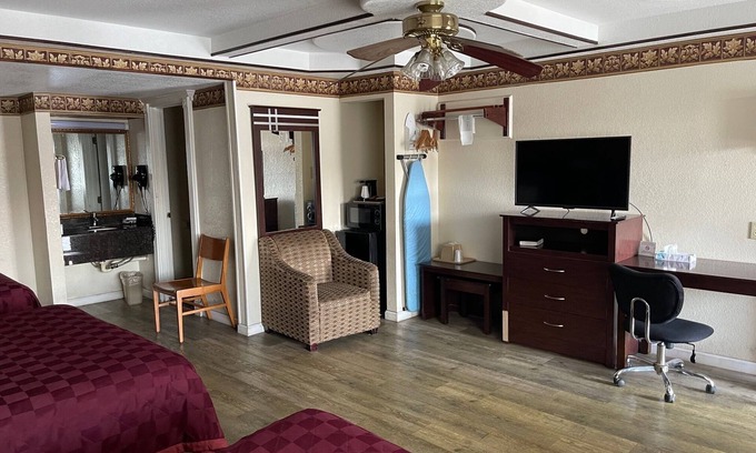 Central City Hotel | Budget Inn & Suites Shoreline