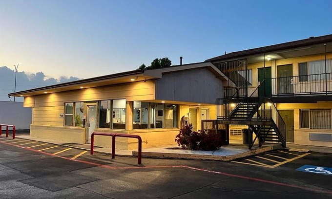 Amarillo Hotel | Budget Inn & Suites