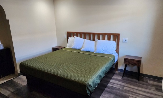 North Hills East Hotel | Budget Inn