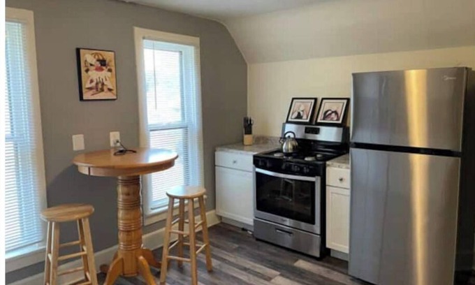 Rockford House | Budget Stay in Rockford, Upper Duplex
