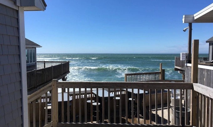 Matunuck House | Buena Vista Beach Front Cottage