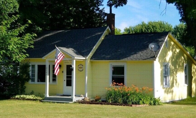 Empire House | Buena Vista - Empire Michigan Vacation Home