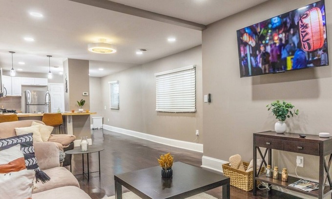Front Park House | Buffalo - Alicia 2BDRM