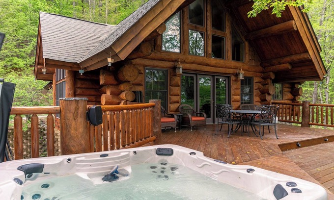Creston House | Buffalo Creek Lodge - Private home on 12 acres. Stunning views, hiking trails, hot tub, pool table!