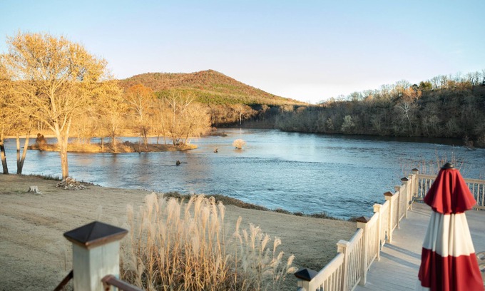 Buffalo City Cabin | Buffalo Vista - Riley Outfitters