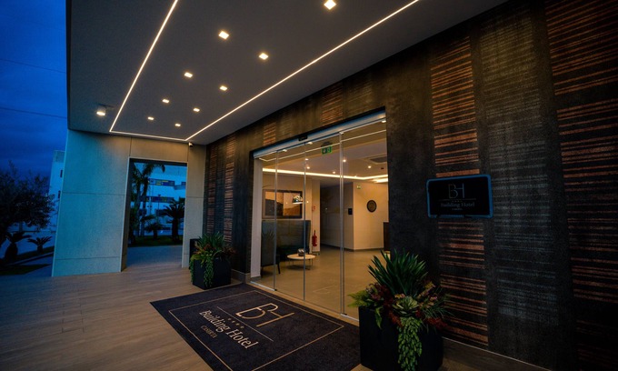 Carinaro Hotel | Building Hotel