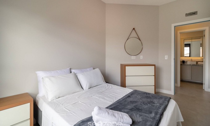Cachoeira do Bom Jesus Apartment | Building With Swimming Pool 800m From Beach - ACB