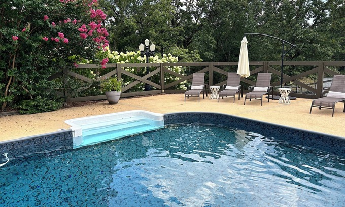Oxford House | Built in 1900 3 bedroom home in charming Oxford Ms with all the amenities Enjoy!