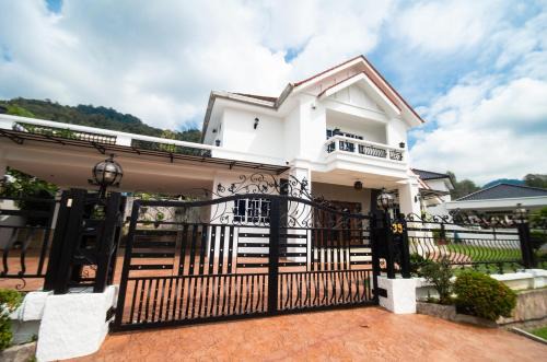 Central Seberang Perai Villa | Bukit Mertajam Double Storey Bungalow 15pax BBQ KTV