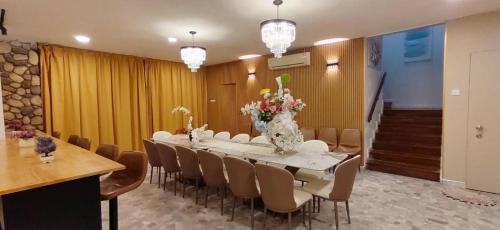 Kuala Lumpur Villa | Bukit Tunku Grande Villa by uBook