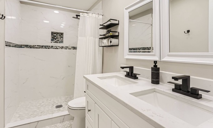 East Durham House | Bull City Bliss: Tranquil 3 BDR Haven near Duke