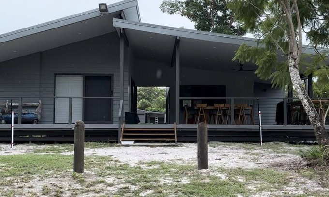 Brisbane Waterfront House | BULWER BREEZES - Beautiful new beach house, perfect for a family vacation
