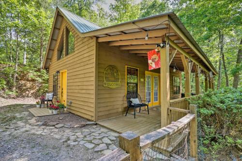 Murphy House | Bumblebee Cottage Murphy Retreat with Hot Tub
