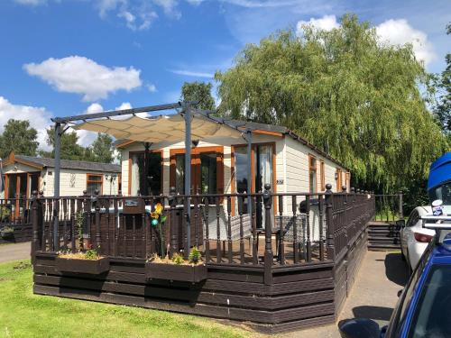 Wisbech House | Bumblebee Lodge