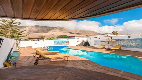 Urbanizacion Famara Villa | Bungalow Allende Famara con piscina privada y AC
