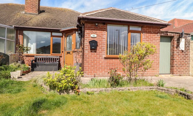 Thornton-Cleveleys House | BUNGALOW BY THE SEA, pet friendly, with a garden in Cleveleys